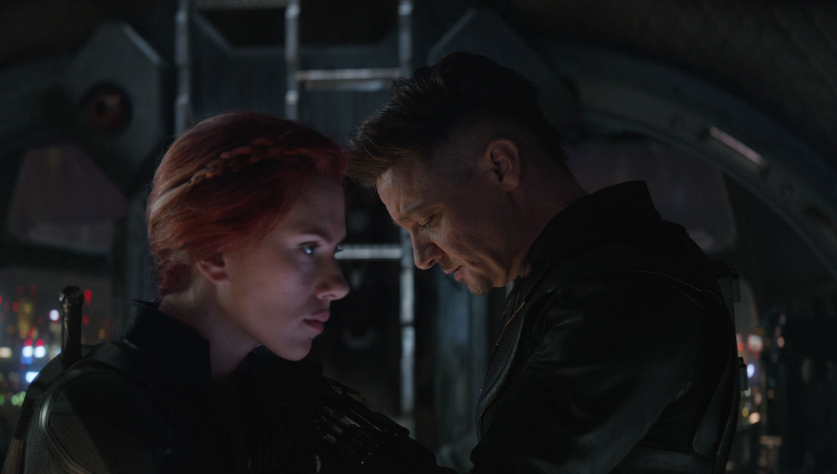 Dalam aksinya, Black Widow selalu dibantu oleh seorang partnernya yang loyal yakni Hawkeye atau Clint Barton
